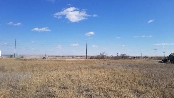 RJ Corman-5,000 SQ FT Shop On 10 Acres With Office Trailer : 6011 138th Ave NW, Williston, ND 58801
